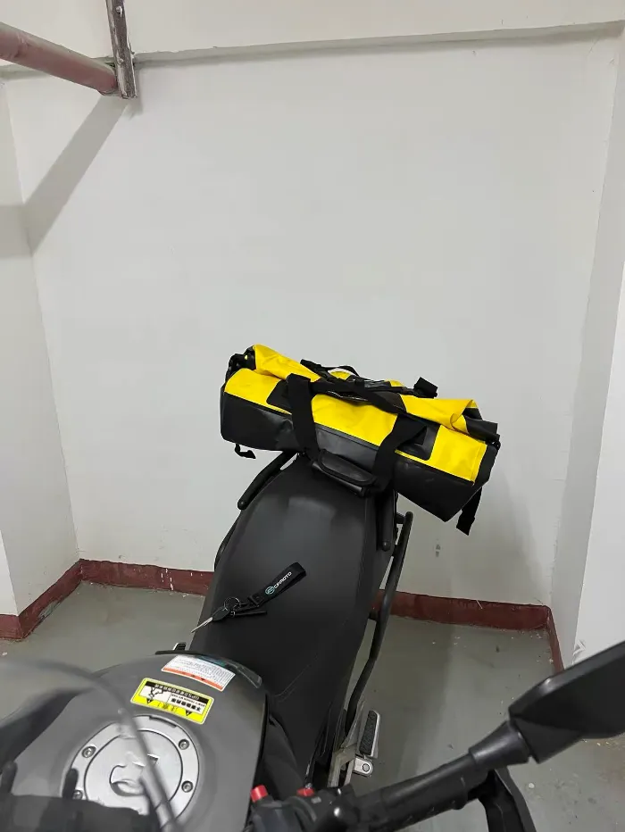 Kaip neštis bagažą ant motociklo be stovo